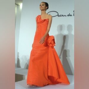 ^□$9,000 OSCAR DE LA RENTA ORANGE RED SILK SACH TRAIN RUFFLE GOWN US 6
